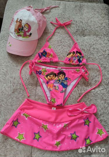 Купальник и бейсболка