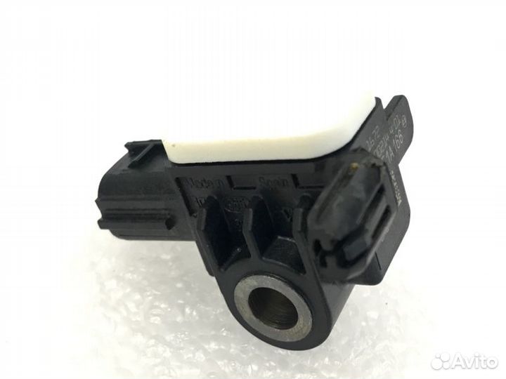 Датчик удара Mitsubishi Asx 2021