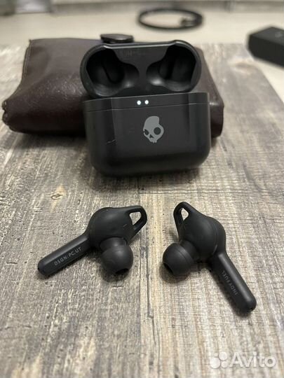 Беспроводные наушники skullcandy