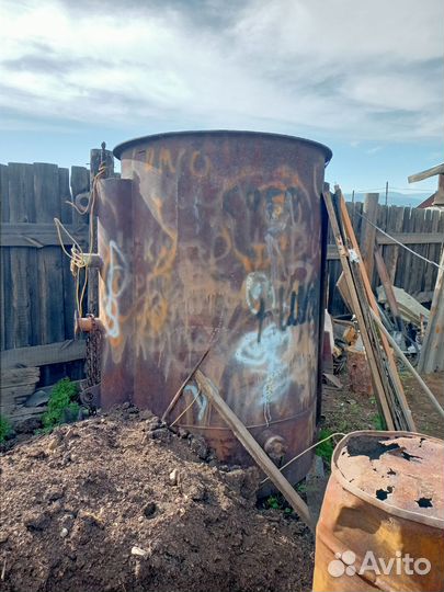 Бочка металлическая емкость под воду