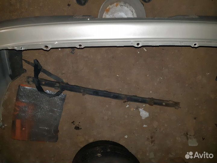 Бампер Тойота карина