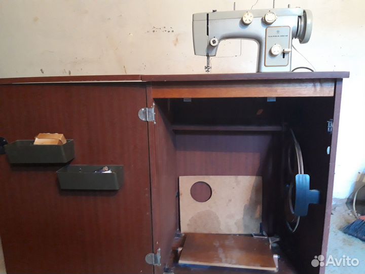 Швейная машинка Чайка 142М