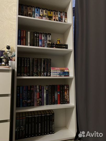 Домашняя библиотека (книги вместе с стеллажом)
