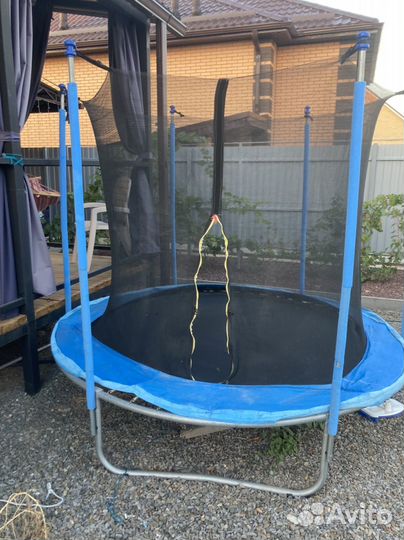 Батут с защитной сеткой