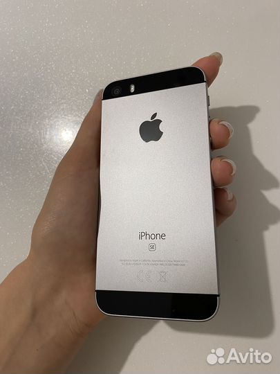 iPhone SE, 32 ГБ