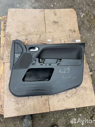 Обшивка двери передняя правая Ford Fusion
