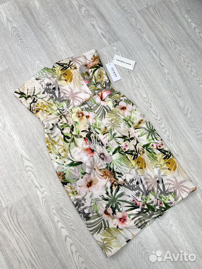 M Новое Guess Платье