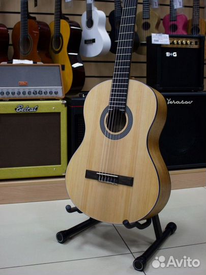 Акустическая гитара Sevillia + аксессуар