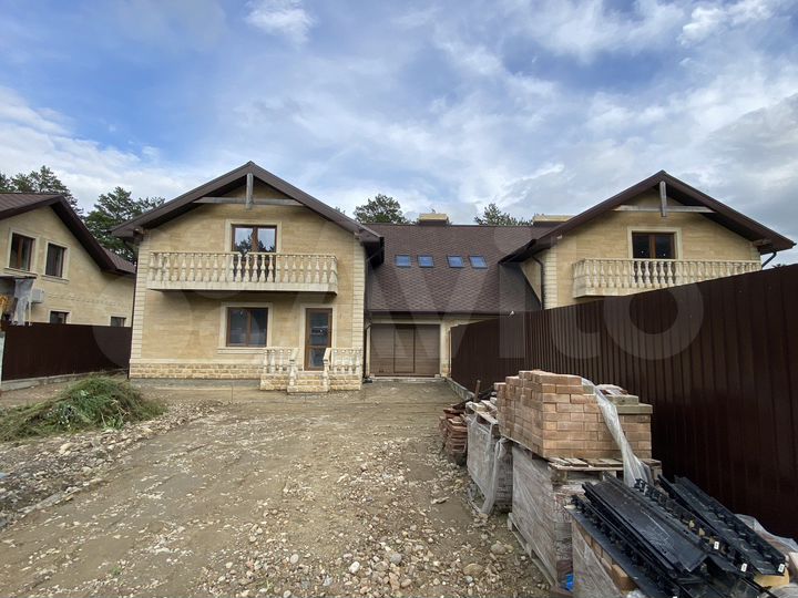 Дом 246 м² на участке 7 сот.