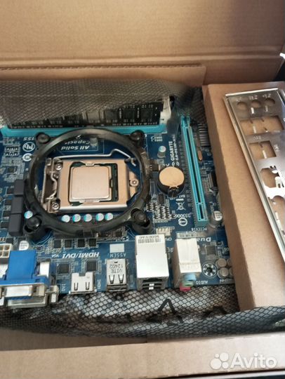 Материнская плата с процессором и памятью