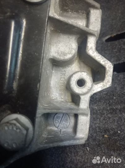 Кронштейн коробки октавия а 5