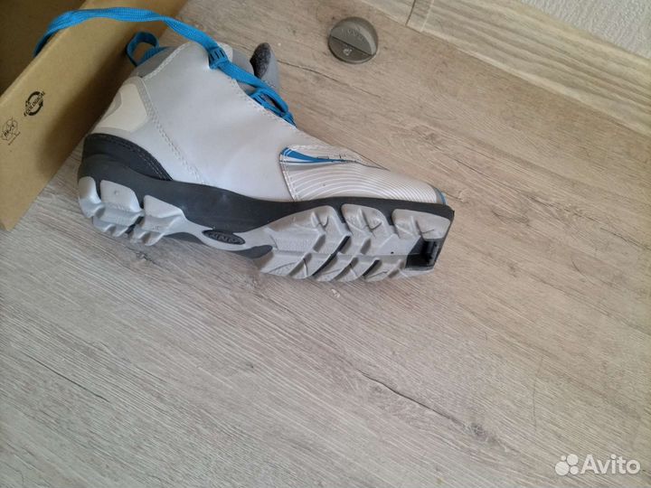 Лыжи 170, палки лыжные, ботинки лыжные Fischer 38