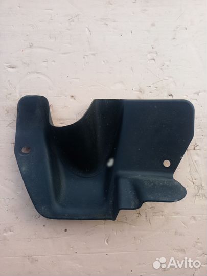 Кожух рулевой колонки нижний Volkswagen Passat B6