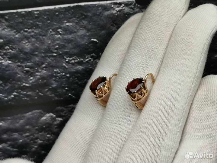 Золотые серьги 583 пробы, массой 3.38 грамма