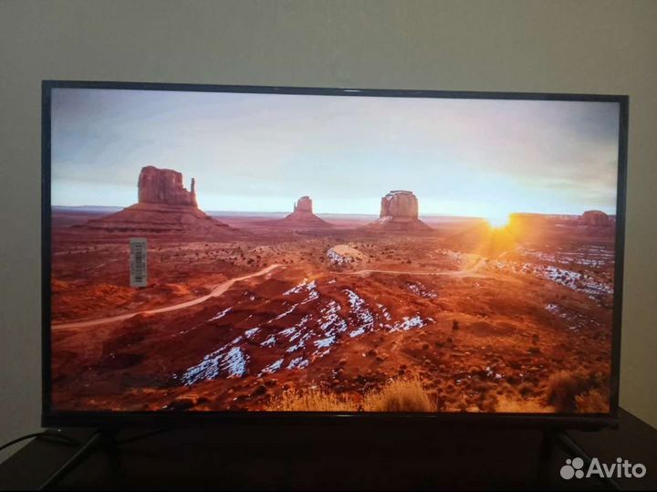 Телевизор smart TV 32диагональ. новый