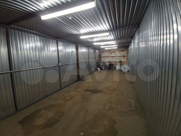 Гараж, > 30 м²