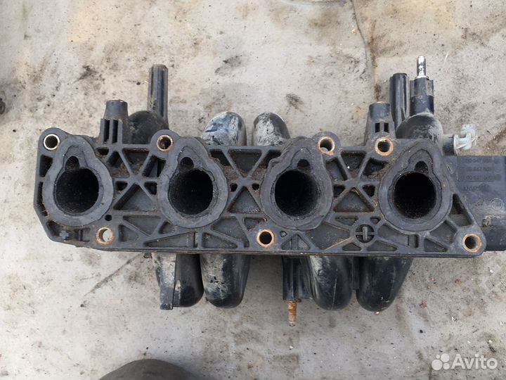 Коллектор впускной Рено Логан Renault Logan