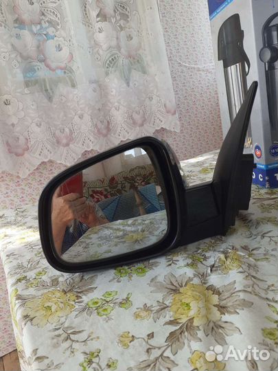 Боковое левое зеркало