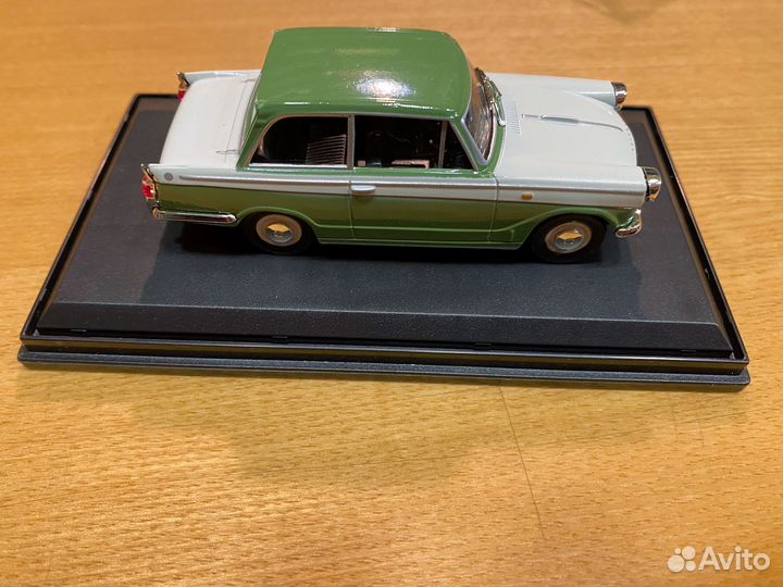 Модель авто 1:43 Hongwell Triumph Herald Китай