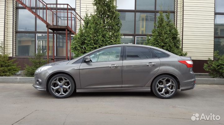 Накладка на задний бампер Zetec Ford Focus 3 седан