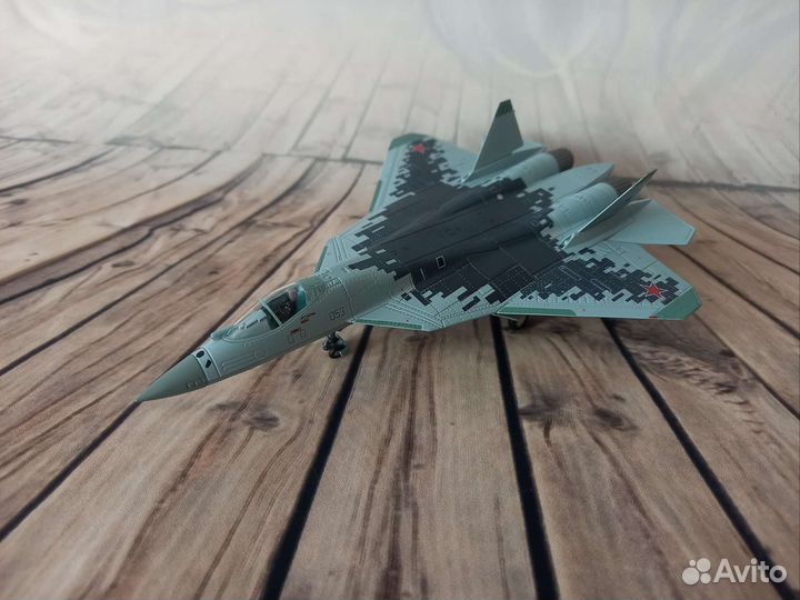 Модель самолёта Су-57 (Пак Фа) из металла, М 1/100