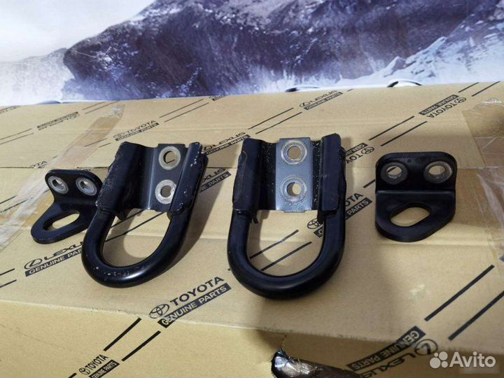 Буксировочная петля задняя Toyota Land Cruiser 200