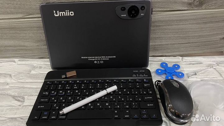 Планшет с клавиатурой и мышкой