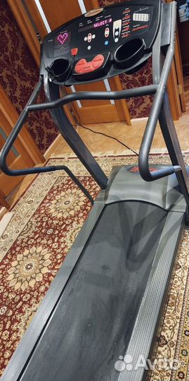 Беговая дорожка Life Fitness