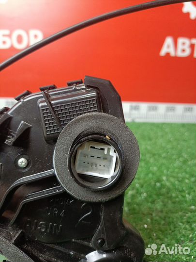 Замок задней правой двери Toyota Rav 4 40