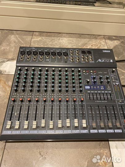 Микшерный пульт Yamaha mx 12/4