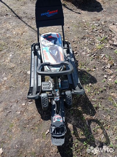 Детский снегокат с ручкой и колесами