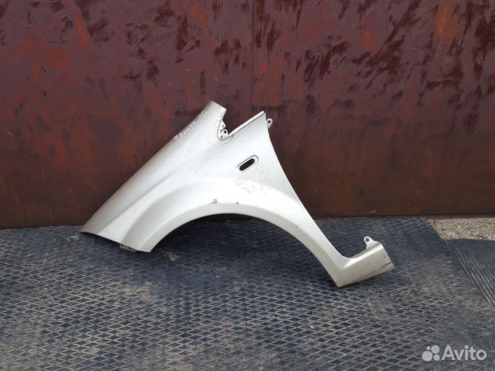 Крыло переднее левое Фиат Линеа