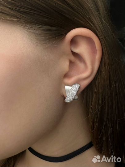 Золотые серьги с бриллиантами 750/ 15.65