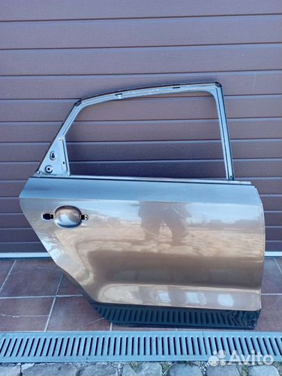 VW Polo седан Дверь правая задняя оригинал
