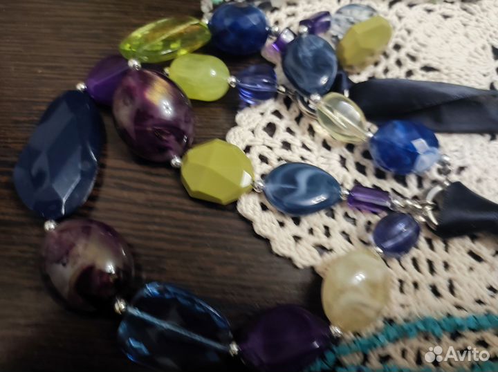 Бусы из натуральных камней и бижутерия