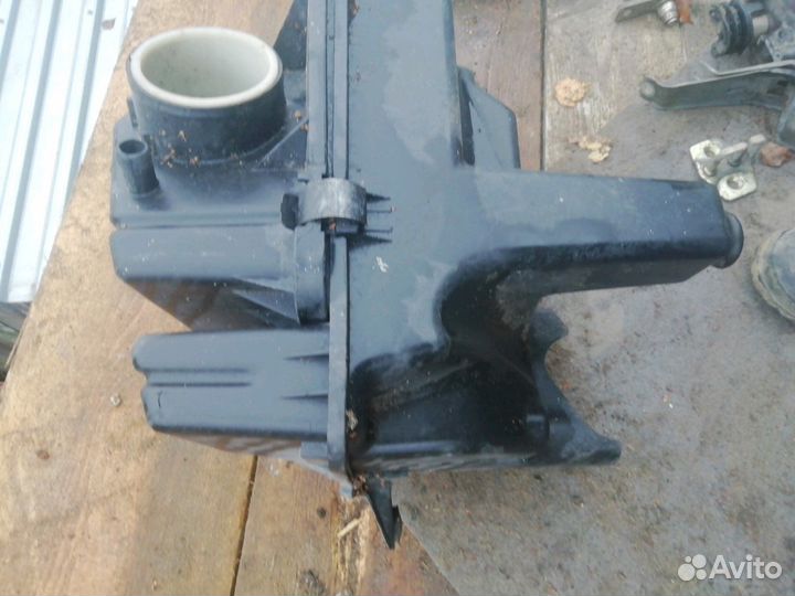 Корпус воздушного фильтра додж караван