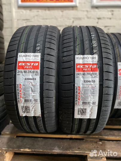 Kumho Ecsta PS71 245/40 R20 и 275/35 R20 99Y