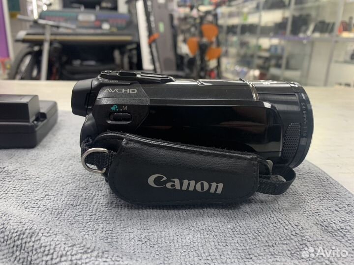 Камера Canon Legria HFS21