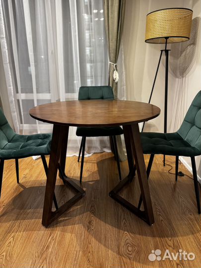 Кухонный стол из массива