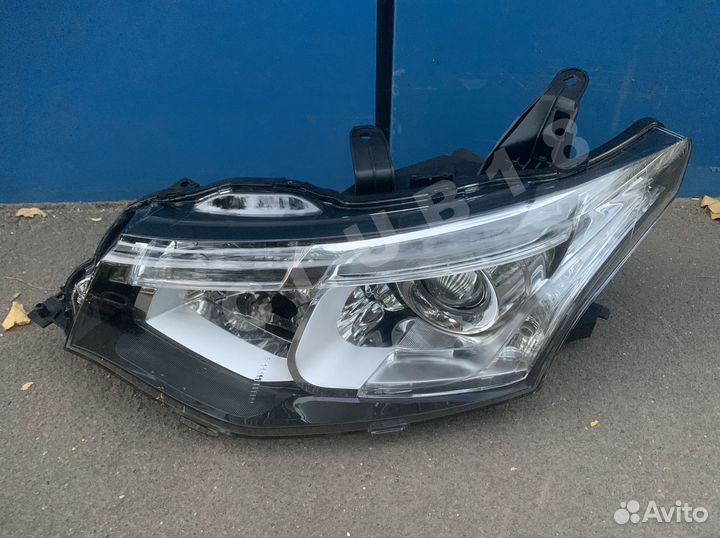 Фара левая Mitsubishi Outlander 3 12-15