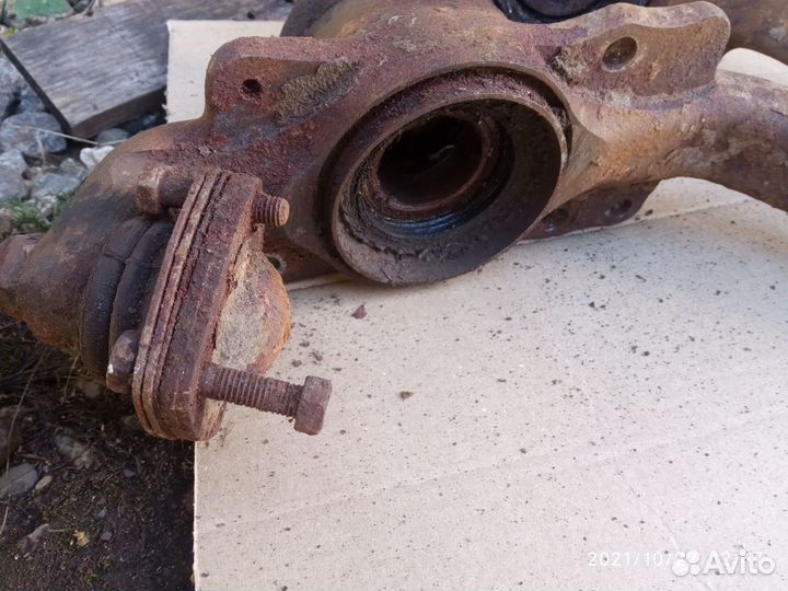 Поворотный кулак ваз21213-21214