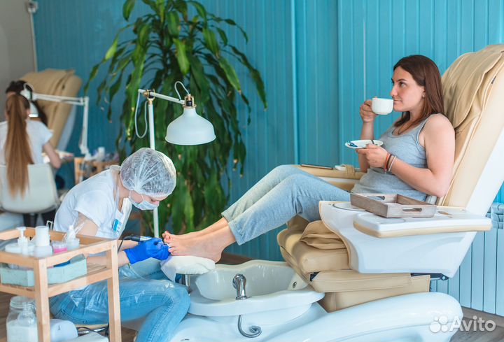 Маникюр и педикюр в 4 руки