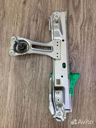 Стеклоподъемник задний правый Opel Astra J хетчбэк