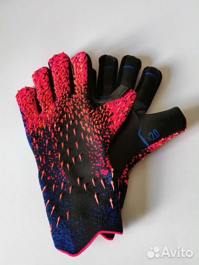 Новые вратарские перчатки футбольные