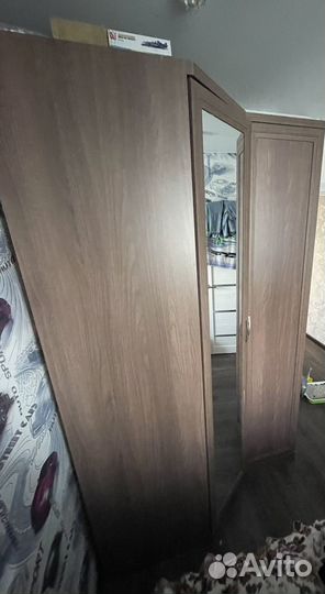 Угловой шкаф с зеркалом и пенал
