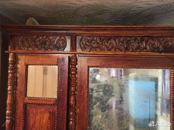Шкаф старинный