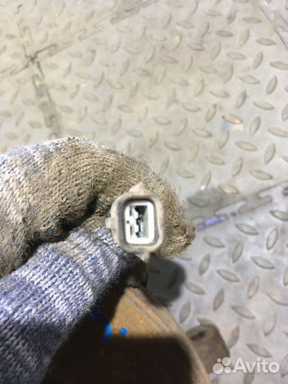 Кулак поворотный передний правый в сборе со ступи