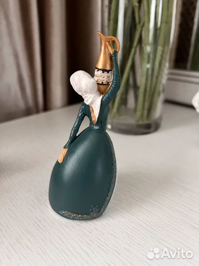 Сувенирная статуэтка-колокольчик