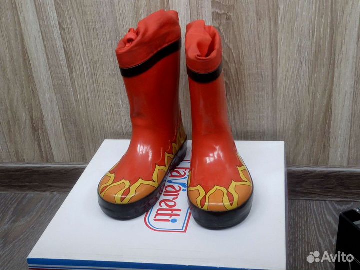 Детские резиновые сапоги 27 и 31 размер