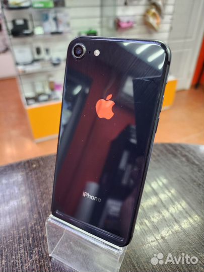 iPhone 8, 64 ГБ
